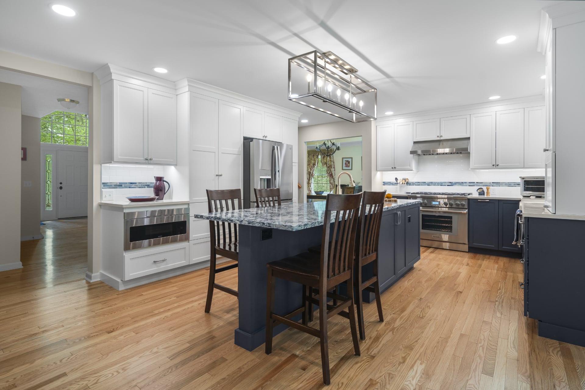Dining table with dining chairs with a pendant lighting hanging overhead