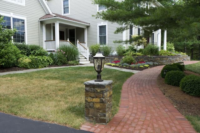 interlocked walkway creating a pattern that enhanced a home's exterior